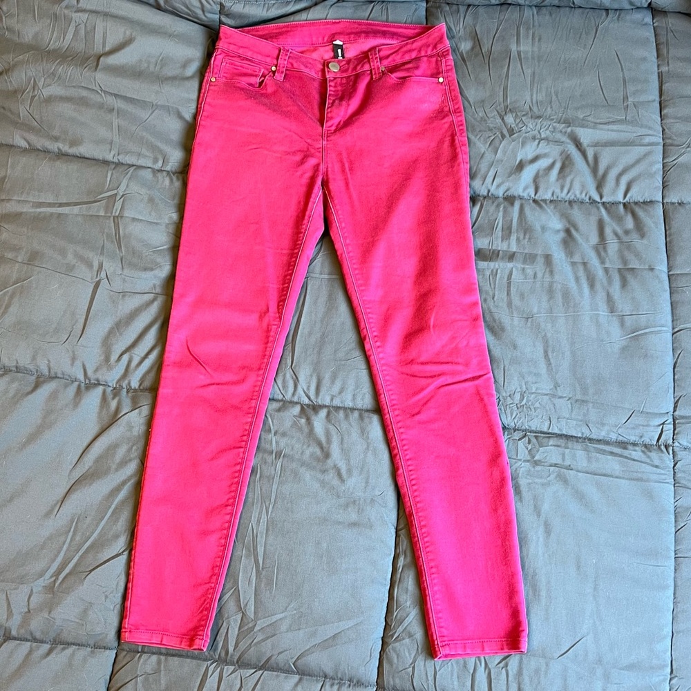 Cool burgundy/red pants